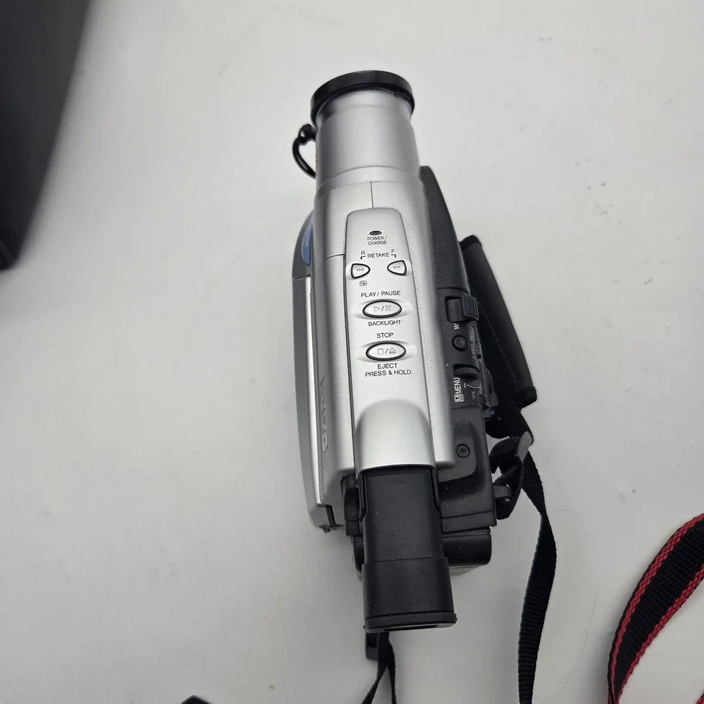 UNTESTED JVC GR-AXM18U Camcorder 2.5